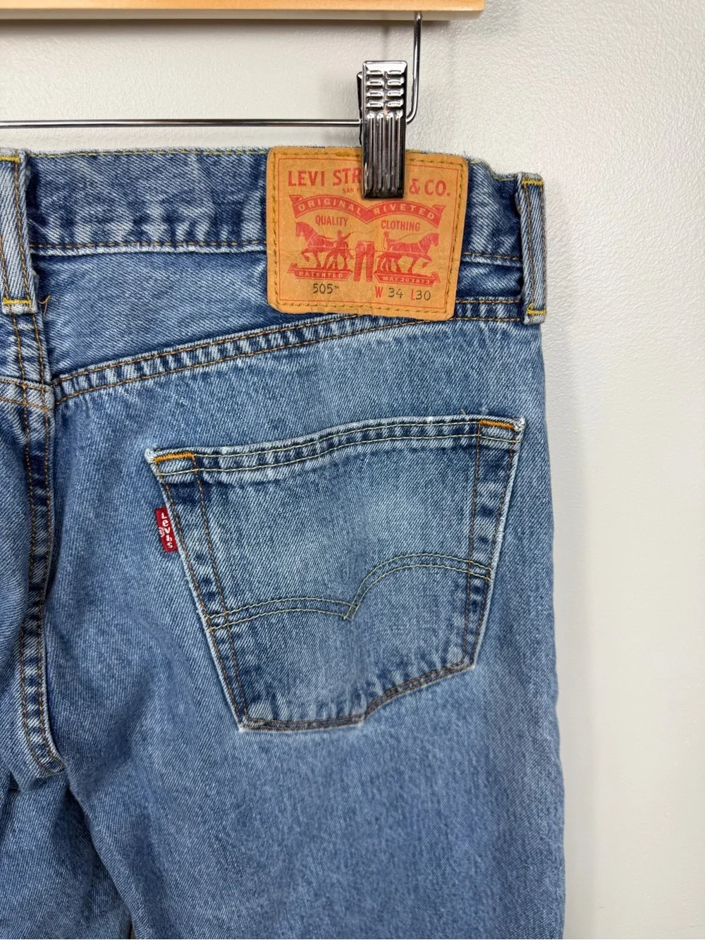 Vintage Levi’s 505 Regular Fit Straight Leg Jeans Distressed Medium Wash 34x30